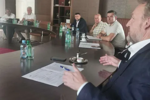 Izetbegović s Novalićem i načelnicima općina iz SDA