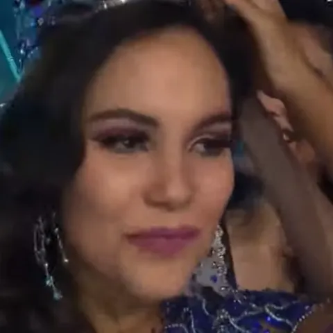 Fernanda Pavisic Rojas pri krunidbi