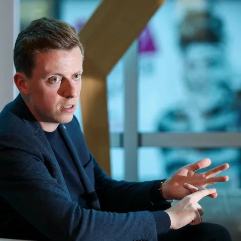 Zagreb, 08.06.2022 - Intervju s Adisom Ahmetovićem, samoprozvanim izvjestiteljom Bundestaga za zapadni Balkan. Na slici Adis Ahmetović.
foto HINA/ Damir SENČAR/ ds