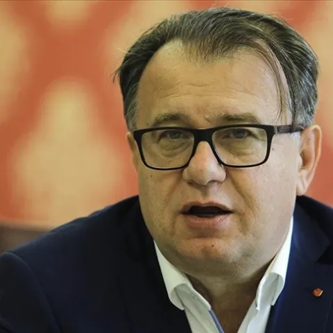 Nermin Nik&scaron;ić