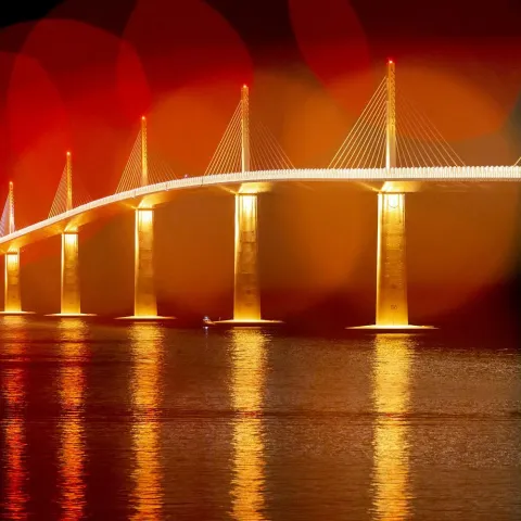 25.07.2022., Klek - Testiranje rasvjete Peljeskog mosta ususret sutrasnjem velikom otvorenju. Photo: Milan Sabic/PIXSELL