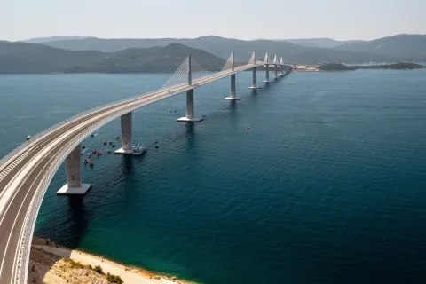 Pelje&scaron;ki most