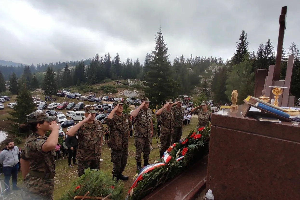 JABLANICA, 28. srpnja (FENA) &ndash; Na Stipića livadi iznad Doljana u općini Jablanica u četvrtak je obilježena 29. godišnjica stradanja 39 hrvatskih civila i branitelja. Foto FENA/Monika Ćubela Savić