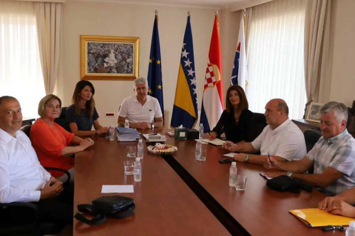Predsjednik Hrvatskog narodnog sabora i HDZ-a BiH Dragan Čović sastao se s vodstvom braniteljskih Udruga HVO-a.