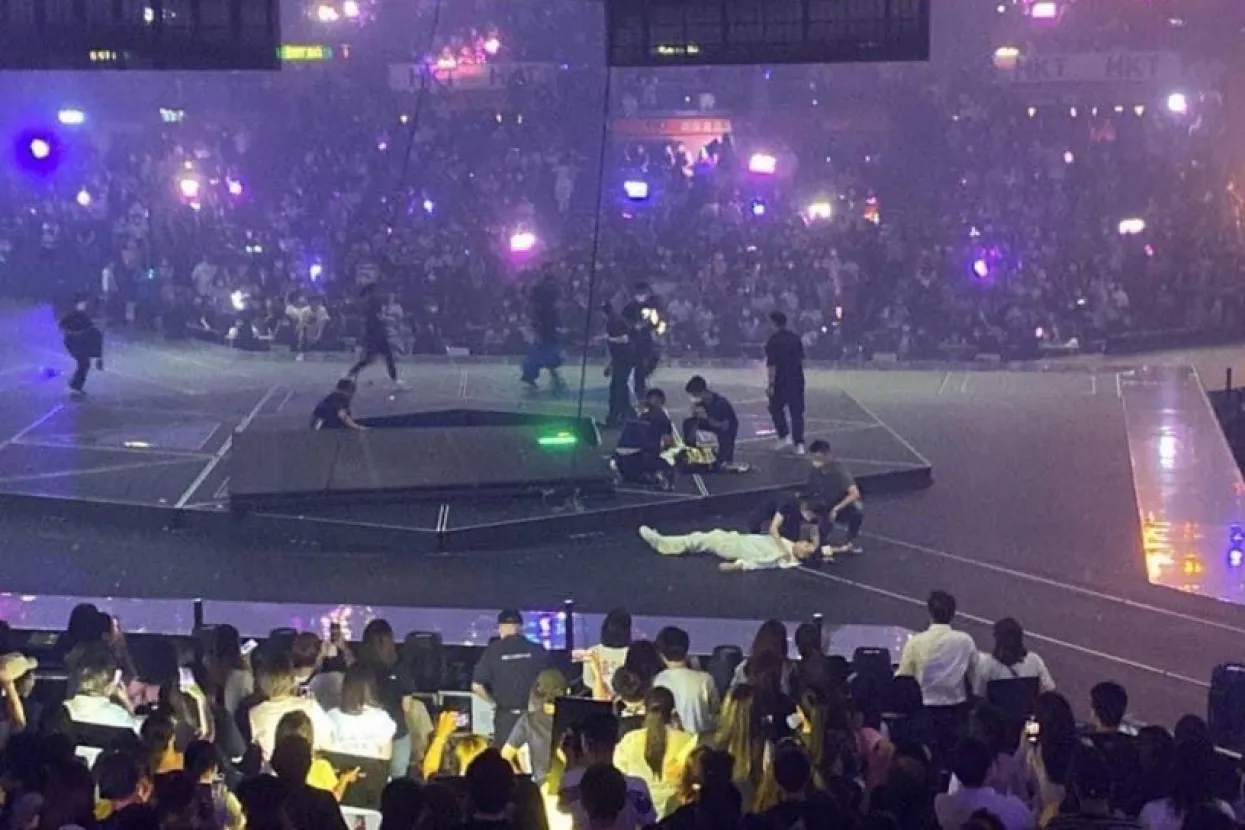 Ekran pao na plesače u Hong Kongu