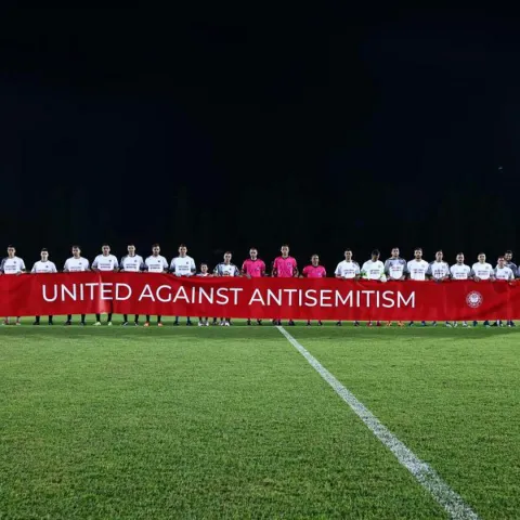 U Mostaru igrači istaknuli transparent "United against antisemitism"