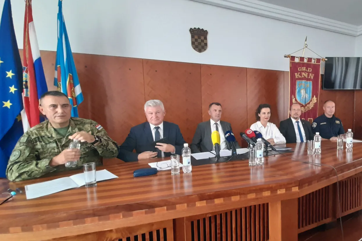 Knin, 3.8.2022.- Tijekom sredinjeg obiljeavanja Dana pobjede i domovinske zahvalnosti, Dana hrvatskih branitelja i 27. godinjice VRO &quot;Oluja&quot; ovoga petka u Kninu očekuje se bogati program koji će zavriti navečer koncertima i vatrometom, najavljeno je to danas u uredu grada Knina.