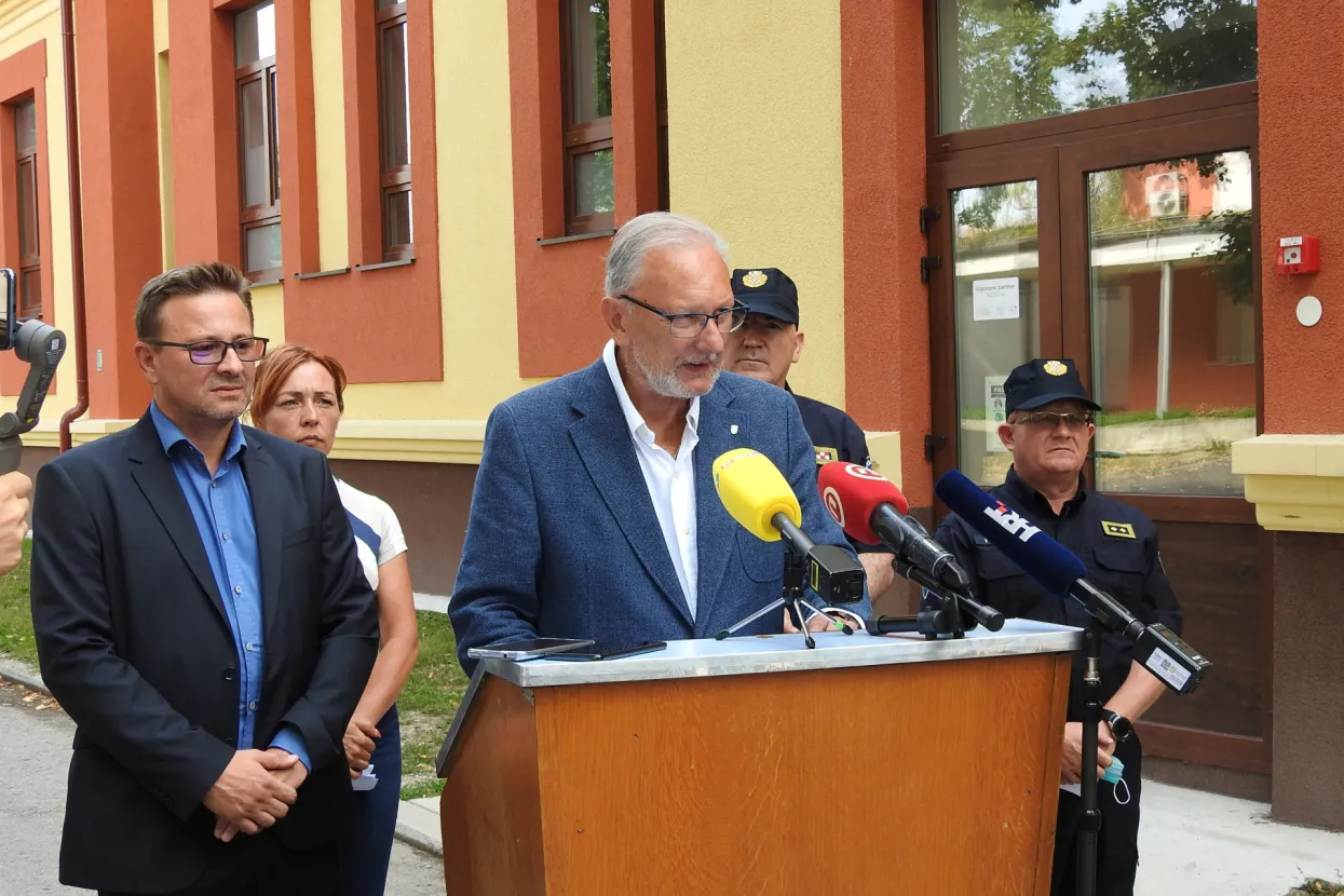 Varadin, 06.08.2022 - Ministar unutarnjih poslova Davor Boinović na konferenciji za novinare u Varadinu izvijestio je da je zavren očevid jutronje nesreće na autocesti A4, slijetanje poljskog autobusa, u kojem je smrtno stradalo 12 osoba, a ozlijeđene 32.foto