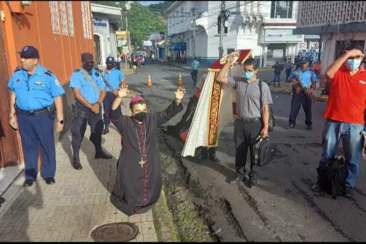 Nikaragvanskog biskupa policija već tri dana drži u sjedištu biskupije: &#39;Rekli su nam da smo u kućnom pritvoru&#39;
