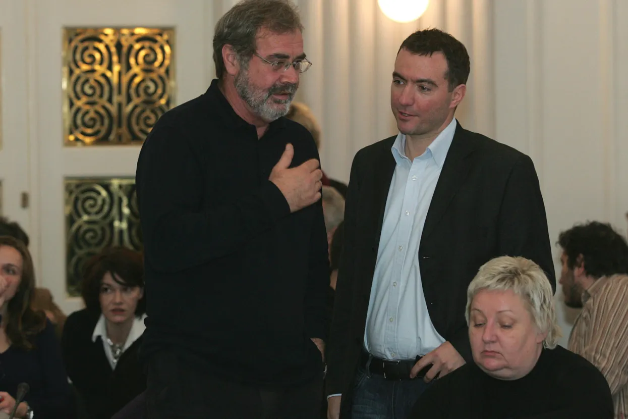 Zagreb, 08.11.2010 - Hrvatsko novinarsko dru&scaron;tvo (HND) organiziralo je raspravu o nacrtu konačnog prijedloga Zakona o Hrvatskoj radioteleviziji (HRT) pod nazivom "Procvat, tavorenje ili propast javne televizije".Na slici (L-D) Antun Masle, Ivan Lovreček i Elizabeta Gojan.