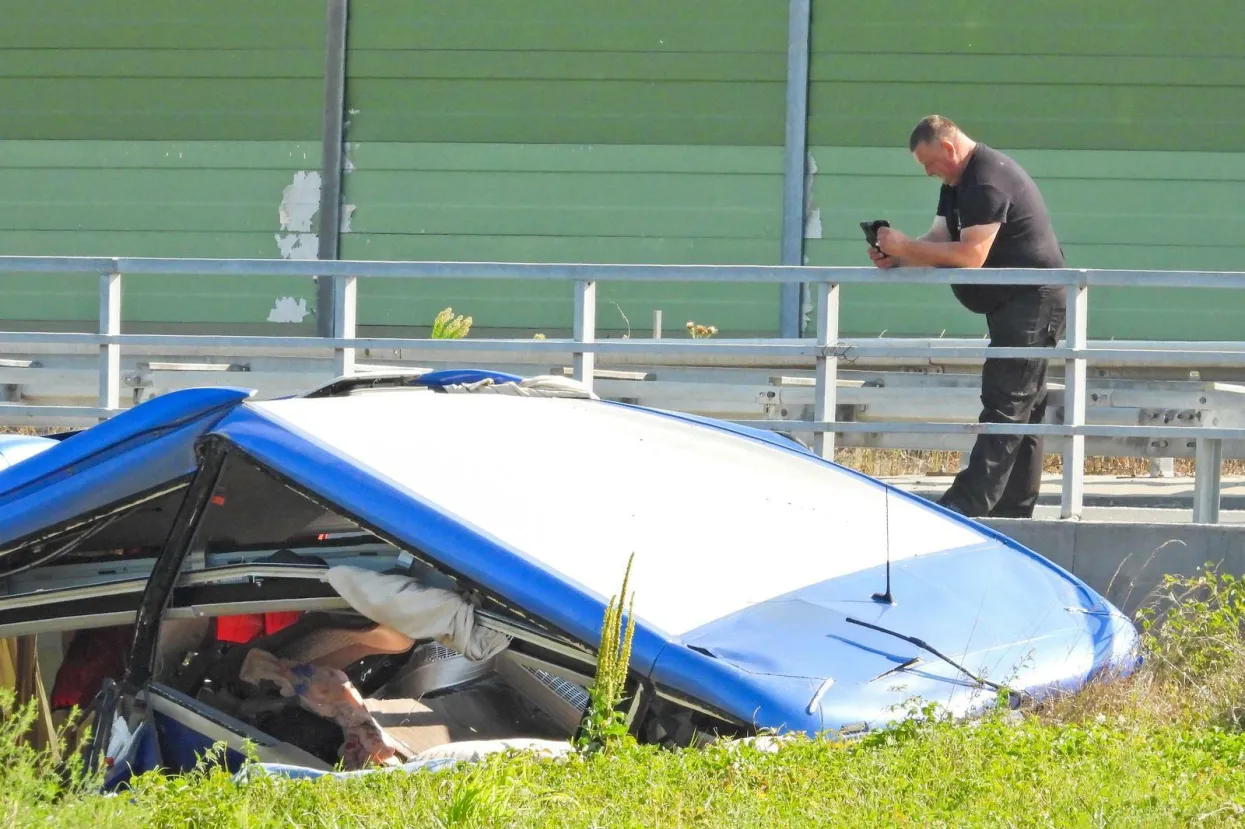 06.08.2022., Varazdin - Vise osoba poginulo je, a veci je broj tesko ozlijedjen u prometnoj nesreci koja se oko 5,40 sati dogodila na autocesti A4 u smjeru Zagreba, izmedju mjesta Jarek Bisaski i Podvorec, kada je s kolnika sletio autobusa poljskih nacionalnih registarskih oznaka, izvijestila je policija.