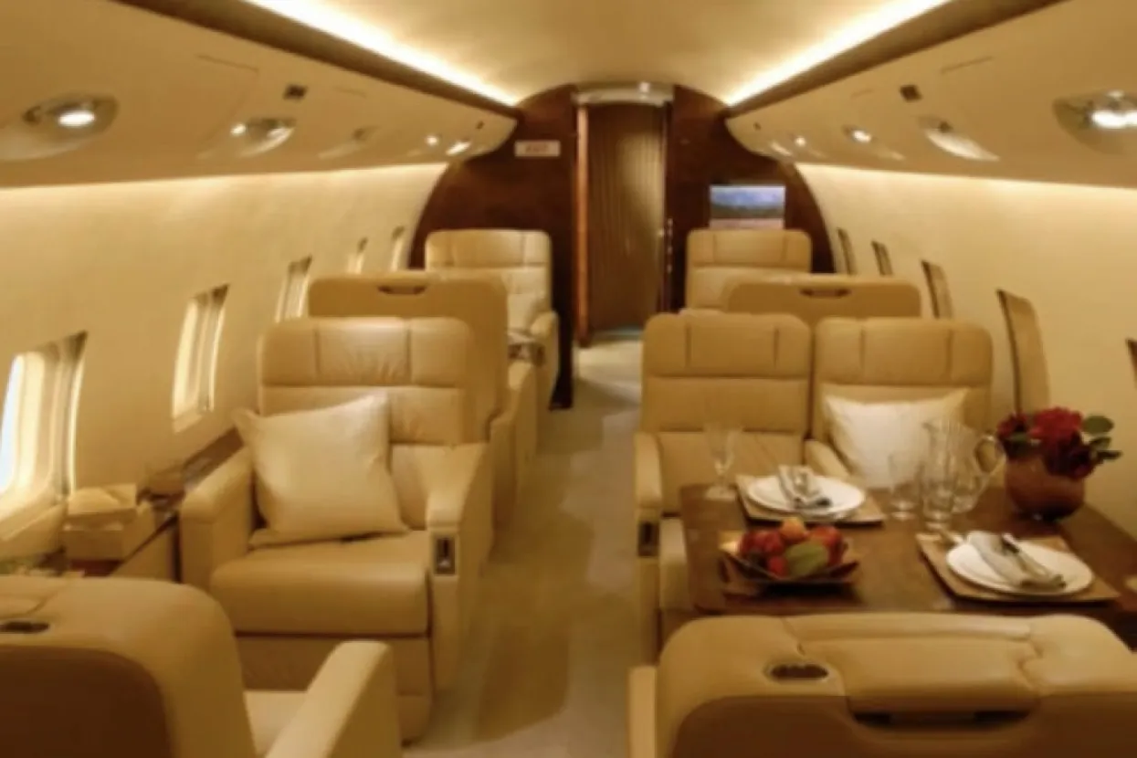 Luksuzni avion (Ilustracija)