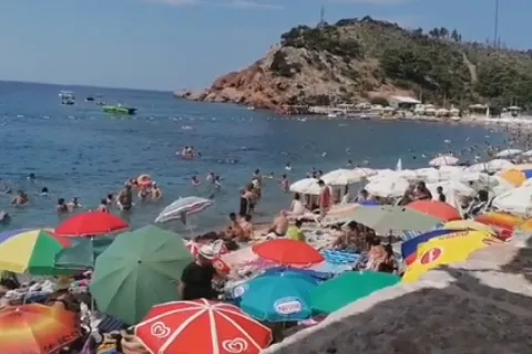 Plaža puna kao barski &scaron;ipak