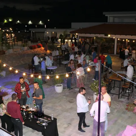 LJUBU&Scaron;KI, 12. kolovoza (FENA) - Dodjelom zahvalnica za zasluge u vinogradarstvu i promociju vina u BiH u petak je u Ljubu&scaron;kom zavr&scaron;ena manifestacija "Ku&scaron;aj ljubu&scaron;ka vina", koju je organizirala Udruga vinogradara i vinara Ljubu&scaron;ki. Foto FENA/Monika Ćubela Savić