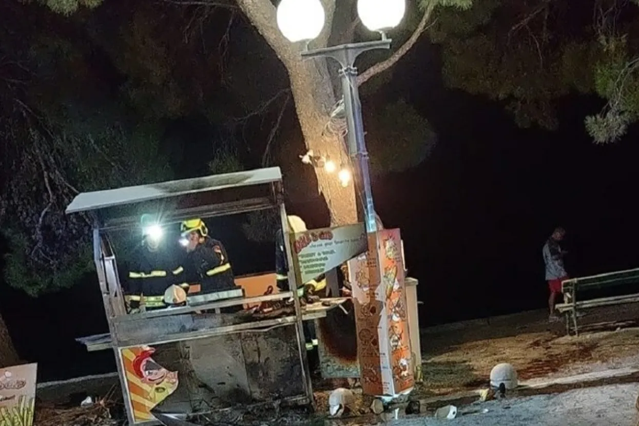 Izgorio štand u Tučepima
