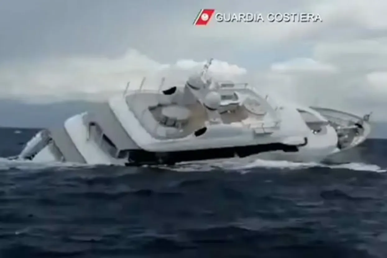 Objavljena je snimka potonuća jahte u Italiji