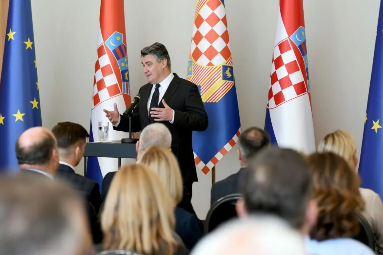 Predsjednik Milanović razgovarao s hrvatskim veleposlanicima i konzulima