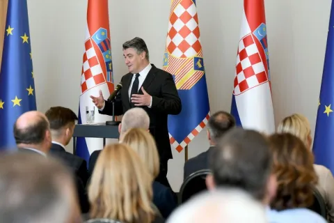 Predsjednik Milanović razgovarao s hrvatskim veleposlanicima i konzulima