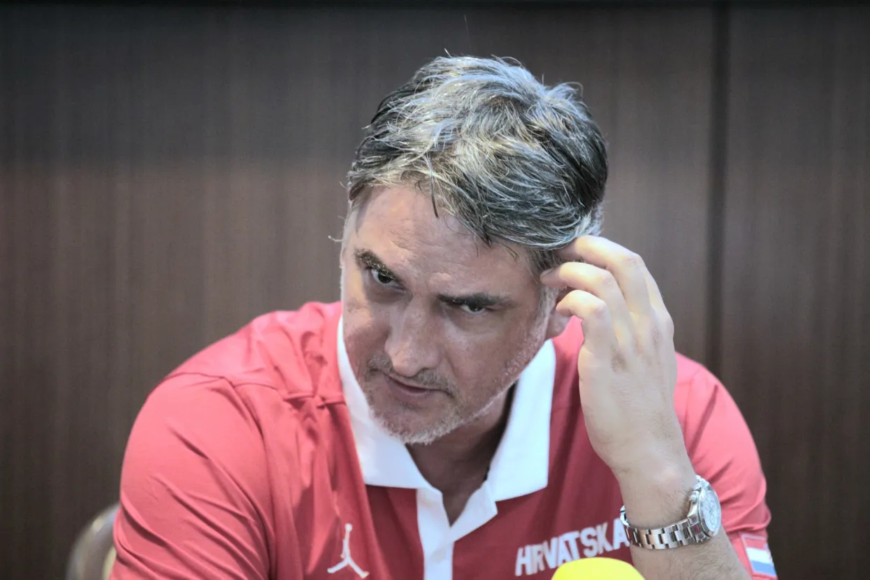 Zagreb,2.08.2022. - Konferencija za medije Hrvatske koarkake reprezentacije povodom okupljanja i priprema hrvatske koarkake reprezentacije za Europsko prvenstvo u rujnu, ali i dvije utakmice pretkvalifikacija za Europsko prvenstvo 2025. Konferenciji su prisustvovali izbornik hrvatske reprezentacije g. Damir Mulaomerović i dva reprezentativca