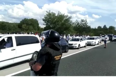 Maskirani torcidaši izazvali incident na A1