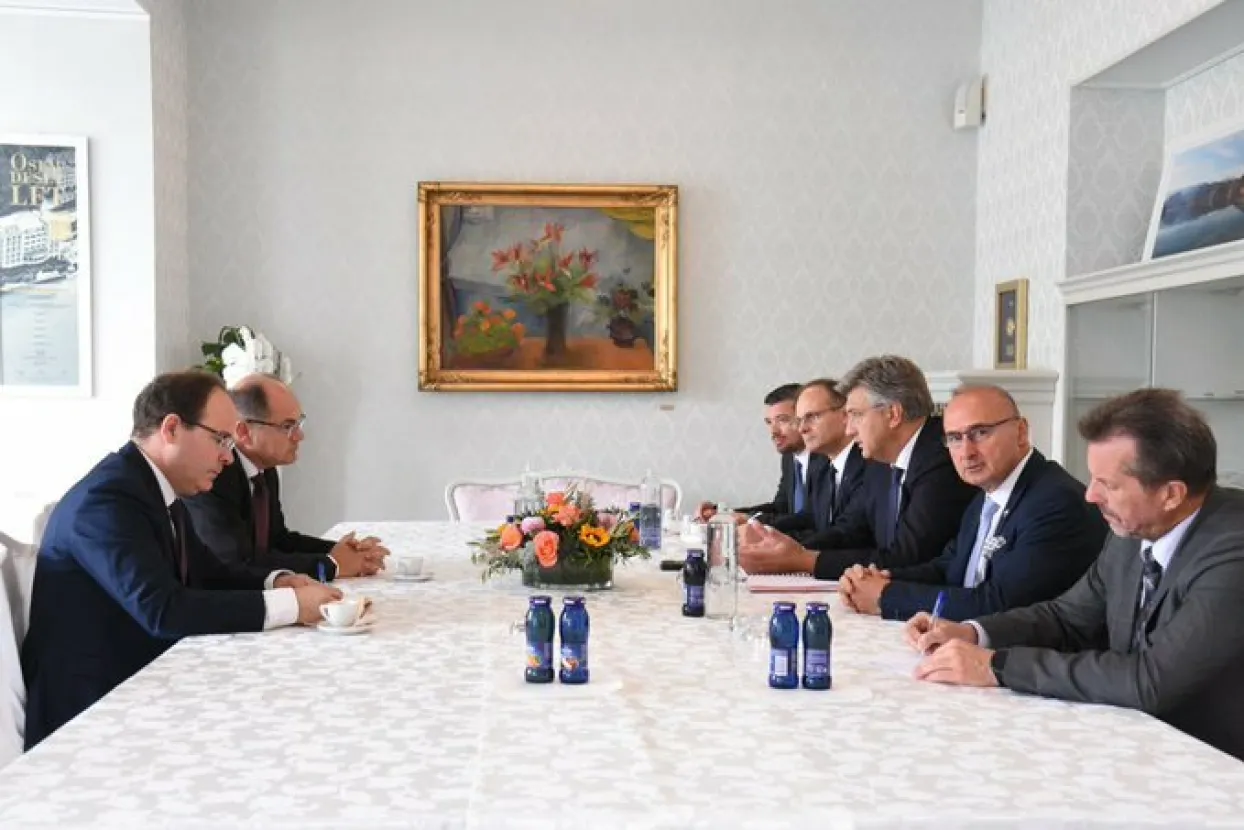 Hrvatski premijer Andrej Plenković razgovarao je na Bledskom strate&scaron;kom forumu s visokim predstavnikom u BiH Christianom Schmidtom o situaciji u Bosni i Hercegovini uoči općih izbora
