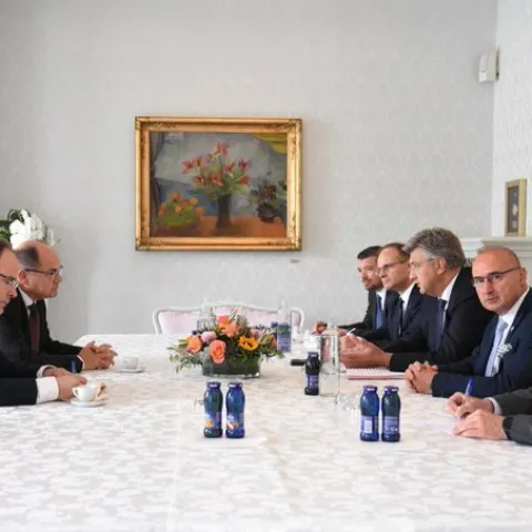 Hrvatski premijer Andrej Plenković razgovarao je na Bledskom strate&scaron;kom forumu s visokim predstavnikom u BiH Christianom Schmidtom o situaciji u Bosni i Hercegovini uoči općih izbora