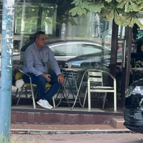 Asim Sarajlić kupovao cvijeće, pa udario&nbsp;u vozilo u kojem je bio bračni par s dvoje djece