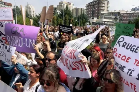 Traži se smrtna kazna za petoricu mu&scaron;karaca koji su djevojčicu&nbsp;(11) u Pri&scaron;tini satima silovali