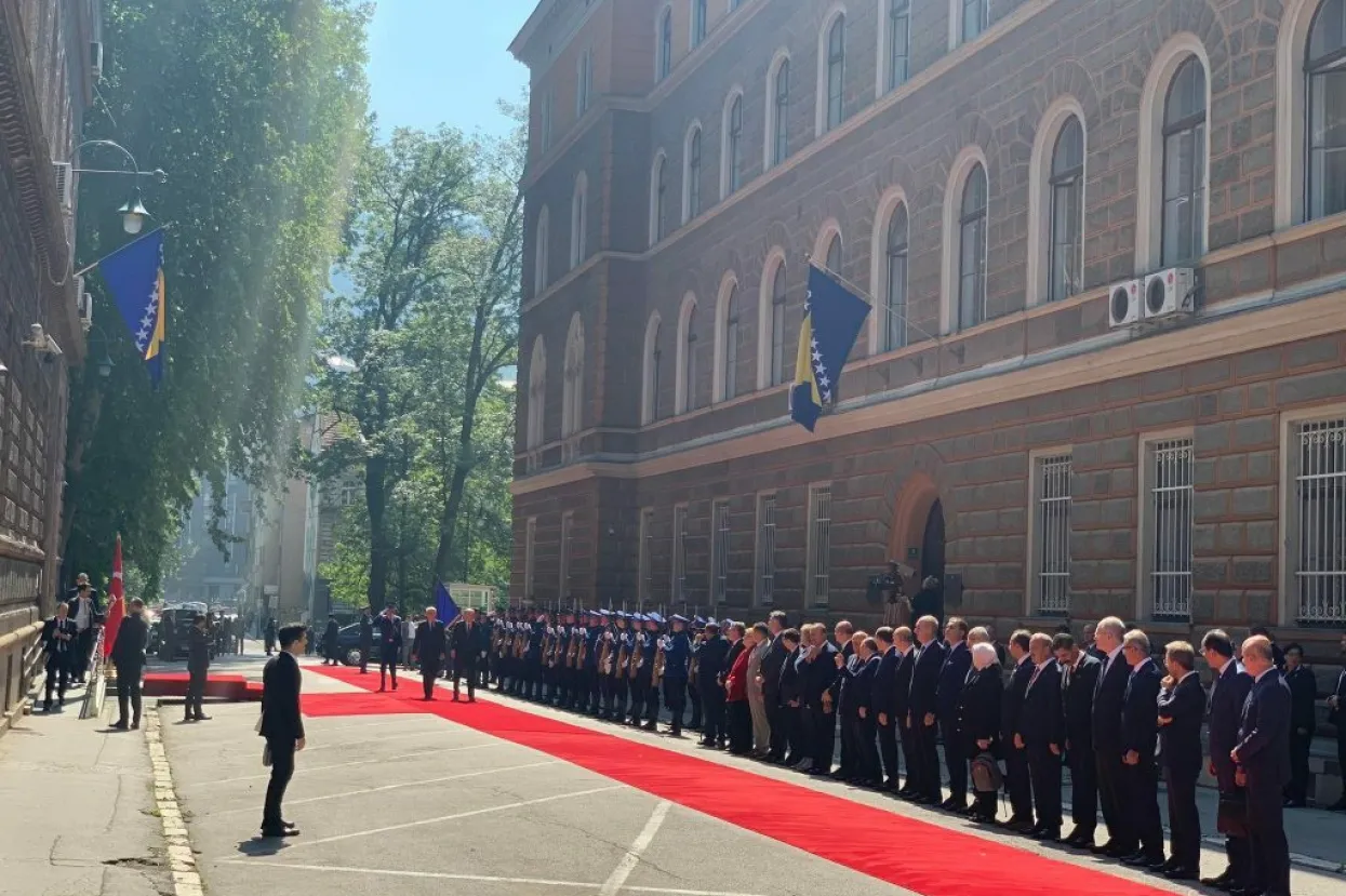 Erdogan ispred Predsjedni&scaron;tva BiH dočekan uz vojne počasti