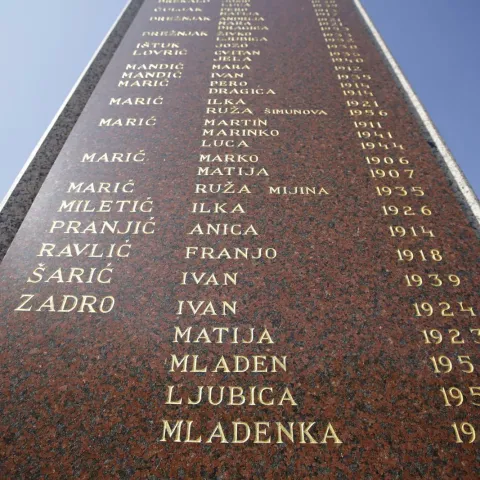 Grabovica - ubijena su trideset tri hrvatska civila nadomak Mostara. Među žrtvama je bilo 17 žena i jedno dijete. Najmlađa žrtva bila je Mladenka Zadro, četverogodi&scaron;nja djevojčica. rPhoto: Denis Kapetanovic /PIXSELL