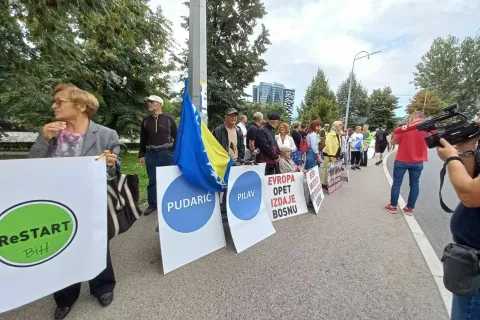 Prosvjed pred zgradom OHR-a