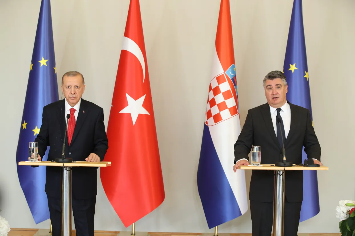 Zagreb, 08.09.2022 - Izjave za medije predsjednika Republike Hrvatske i Republike Turske, Zorana Milanovića i Recep Tayyip Erdogana u Uredu Predsjednika. Na slici Recep Tayyip Erdogan, Zoran Milanović.