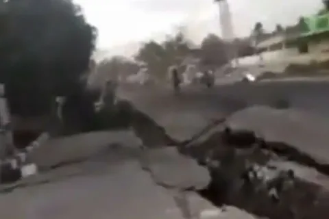 Pogledajte trenutak kada je stra&scaron;an potres zatresao Papuu Novu Gvineju, ima i mrtvih