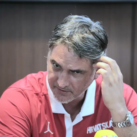 Zagreb,2.08.2022. - Konferencija za medije Hrvatske koarkake reprezentacije povodom okupljanja i priprema hrvatske koarkake reprezentacije za Europsko prvenstvo u rujnu, ali i dvije utakmice pretkvalifikacija za Europsko prvenstvo 2025. Konferenciji su prisustvovali izbornik hrvatske reprezentacije g. Damir Mulaomerović i dva reprezentativca