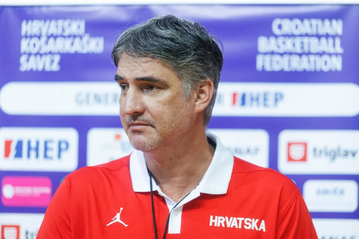 09.08.2022., Opatija - Trening hrvatskih kosarkaskih reprezentativaca u dvorani Marino Cvetkovic u Opatiji. Izbornik hrvatske reprezentacije Damir Mulaomerovic. Photo: Nel Pavletic/PIXSELL