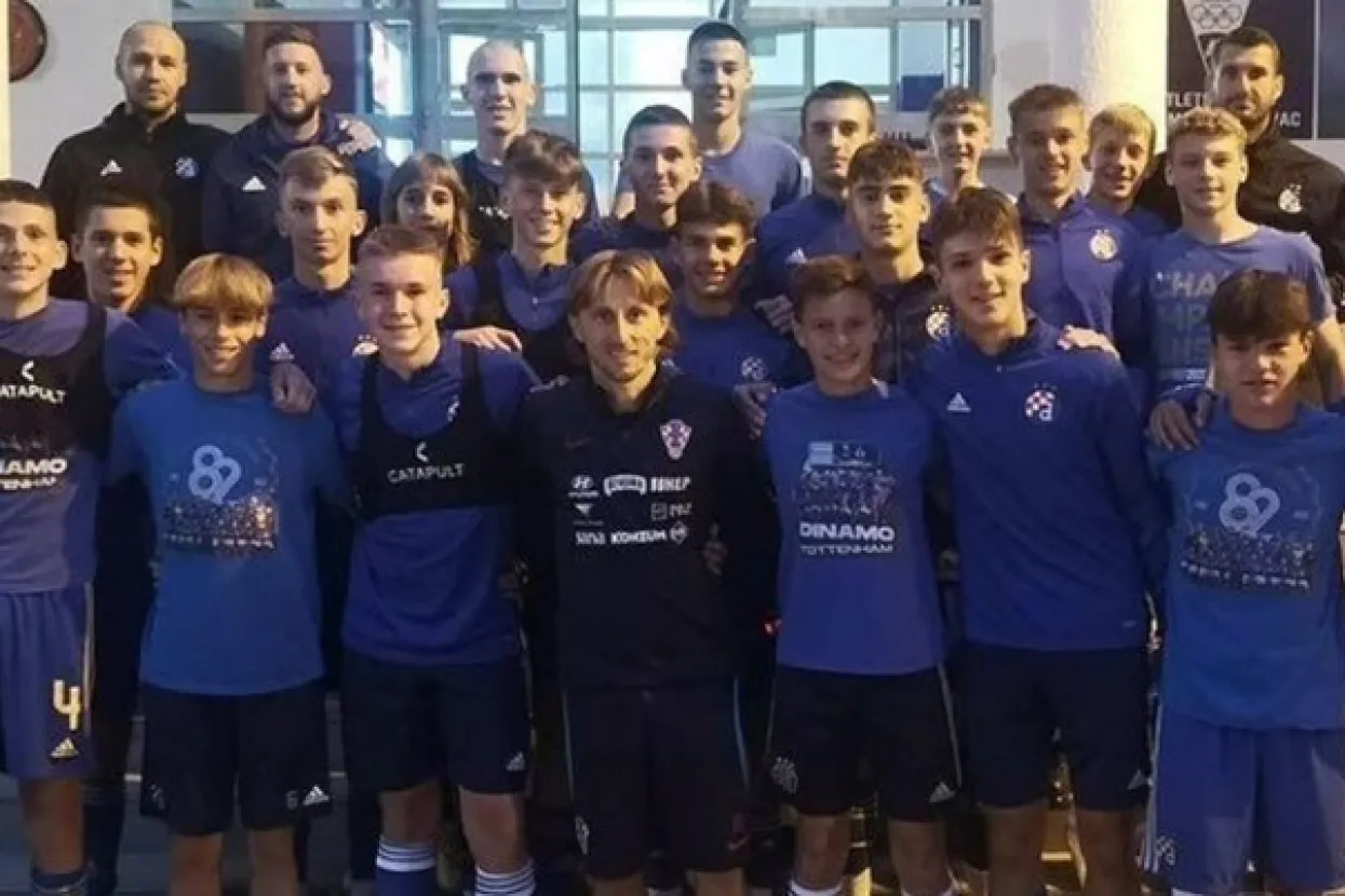 Luka Modrić s Dinamovom &scaron;kolom