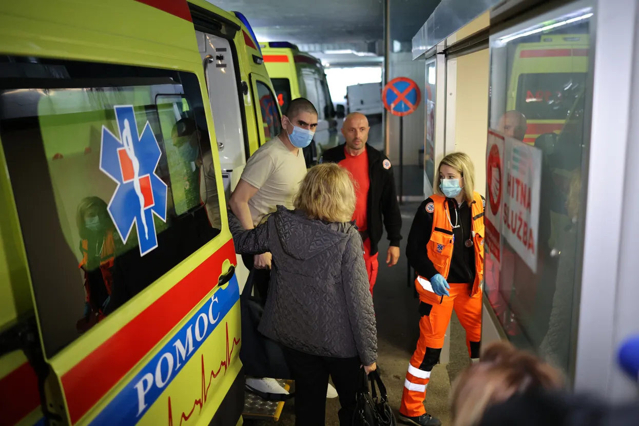 Zagreb, 22.09.2022 - Hrvatski državljanin Vjekoslav Prebeg kojeg su u travnju u Ukrajini zarobili Rusi, a oslobođen je u razmjeni zatvorenika, stigao je u Zagreb zrakoplovom Lufthanse, a potom je kolima Hitne pomoći dovezen u KB Dubrava. Na fotografiji Vjekoslav Prebeg.