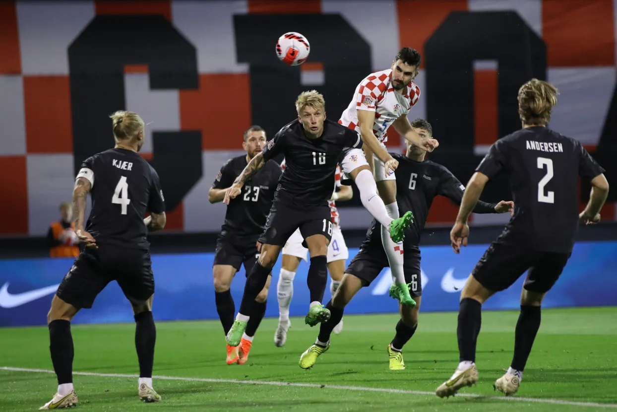 Zagreb, 22.9.2022.- Utakmica 5. kola skupine 1 Lige nacija Hrvatska - Danska na stadionu Maksimir. Na slici Daniel Wass i Josip &Scaron;utalo.