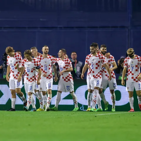 Utakmica 5. kola skupine 1 Lige nacija Hrvatska - Danska, Na slici hrvatski igrači slave zgoditak koji je postigao Lovro Majer.