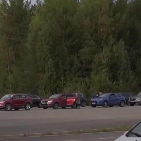 Kilometarske kolone na izlasku iz Rusije