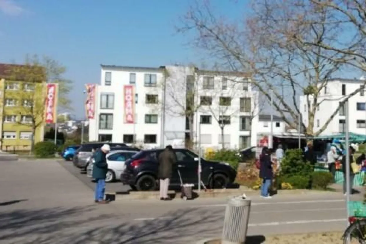 Parking ispred trgovine (Ilustracija)