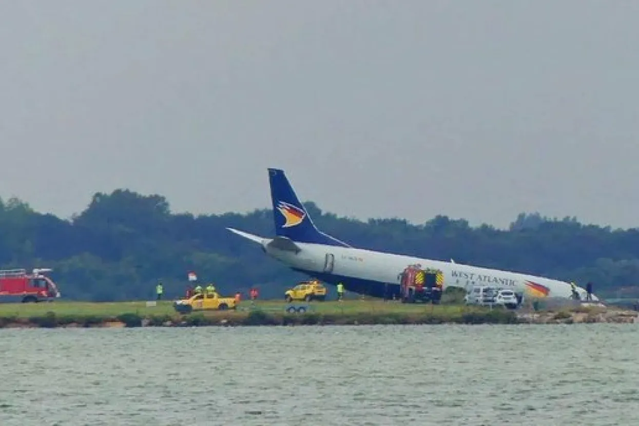 Avion zavr&scaron;io u jezeru