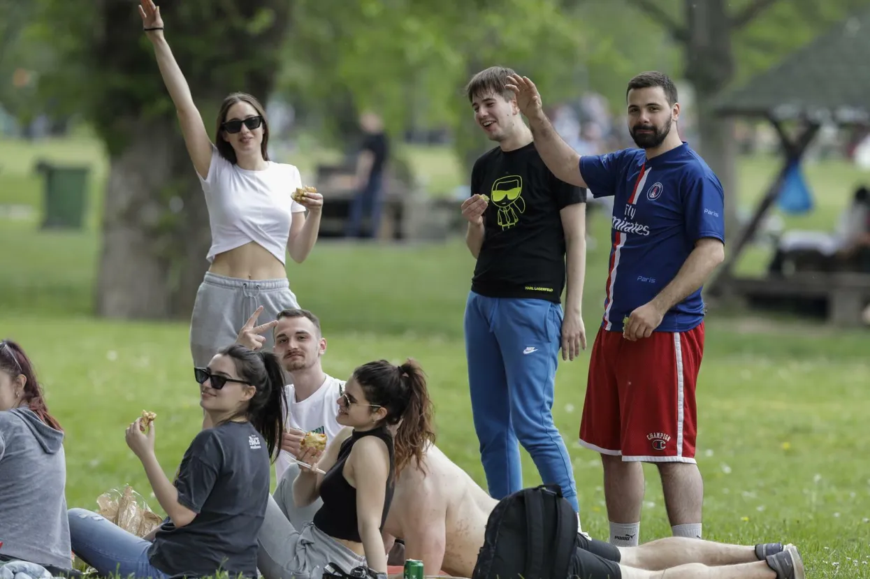 Mladi ljudi (Ilustracija)