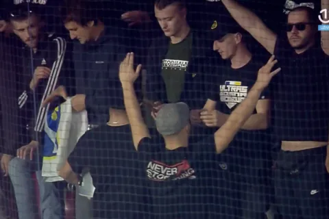 Napadnuti navijači BiH, policija reagirala