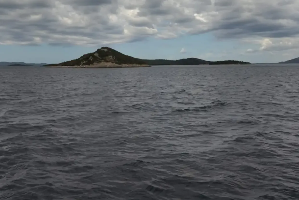 Potonuo ribarski brod kod Iža