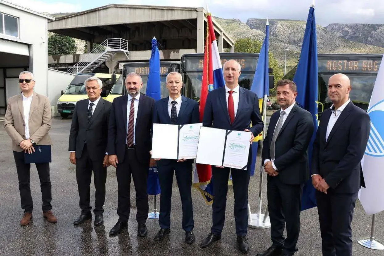 Primopredaja autobusa koje je Grad Split donirao Gradu Mostaru