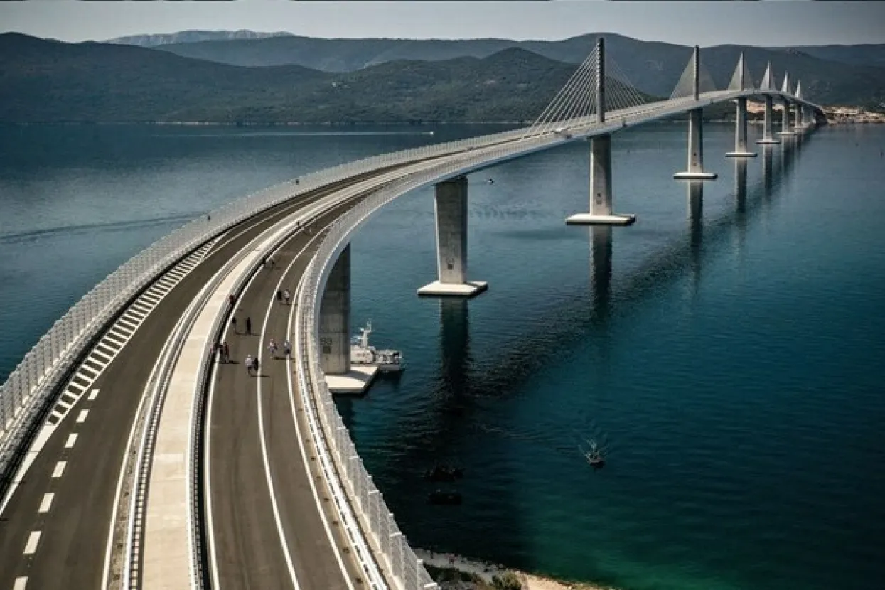 Pelje&scaron;ki most