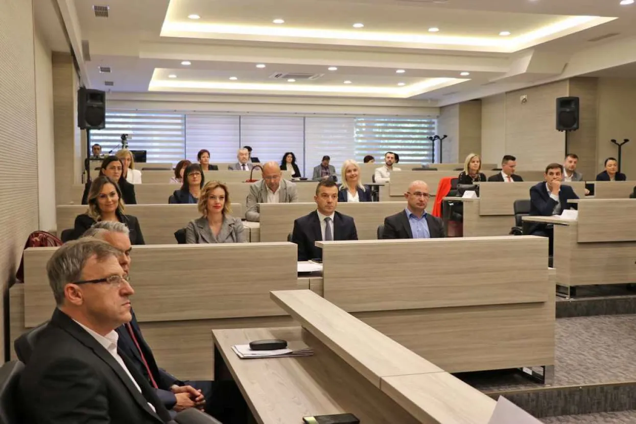 HNŽ: Usvojen zakon kojim će nezaposlene porodilje naknadu dobivati 12 mjeseci