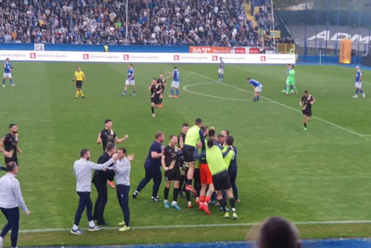 Slavlje nogometa&scaron;a Zrinjskog nakon pogotka