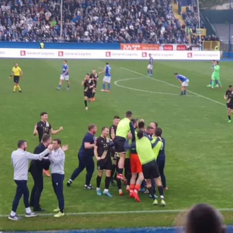 Slavlje nogometa&scaron;a Zrinjskog nakon pogotka